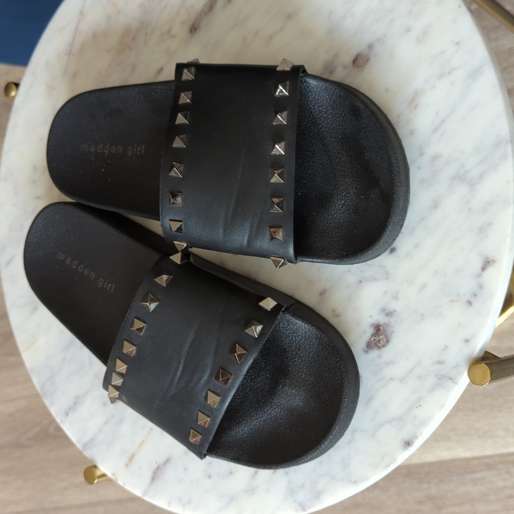 Madden Girl Fancy Slides size 10